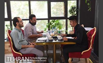 رستوران پردیس قلهک با پرسنل ناشنوا  24