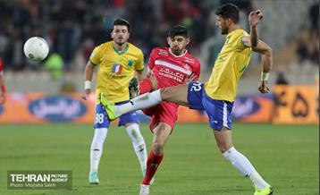 دیدار تیم های فوتبال پرسپولیس تهران و صنعت نفت آبادان 24