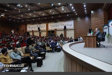 نشست جمعی از دانشجویان با شهردار تهران 21