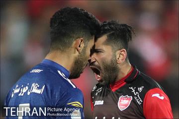 دیدار تیم های فوتبال پرسپولیس و استقلال خوزستان