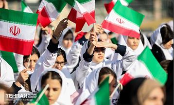 پنجره‌ای رو به آسمان آبی در منطقه 3 23