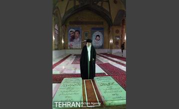 حضور رهبر انقلاب در مرقد مطهر امام راحل و گلزار شهدای بهشت زهرا 27