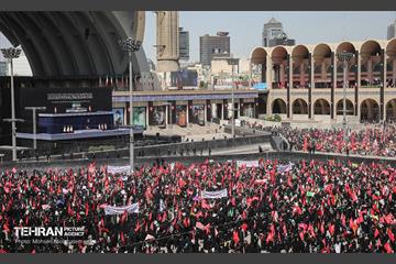 اقامه نماز بر پیکر آقای شهید ایران - 1 16