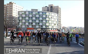 دوچرخه سواری در منطقه 6 به مناسبت هوای پاک 17