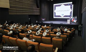 نشست فصلی ائمه جماعت و مدیران حوزه های علمیه منطقه 12 با مدیران شهری 3