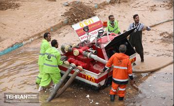 امدادرسانی سازمان مدیریت پسماند شهرداری تهران به مناطق سیل زده یزد