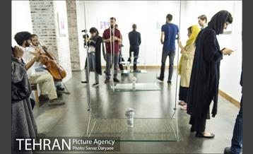 نمایش آثار مسابقه قایم باشک‎ 18