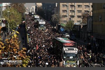 تشییع پیکرهای ۱۰۰ شهید گمنام از مقابل دانشگاه تهران 23