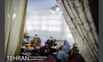 دیدار شهردار تهران با مادر شهیدان خالقی پور 7