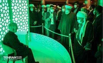 بازدید مهمانان سی و پنجمین کنفرانس بین‌المللی وحدت اسلامی از برج میلاد 20