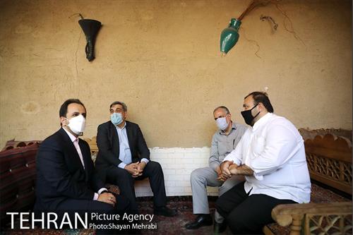 بازدید شهردار تهران از قهوه‌خانه حسین رمضان یخی در محله دروازه غار 4