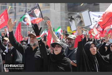 اقامه نماز بر پیکر آقای شهید ایران - 1 12