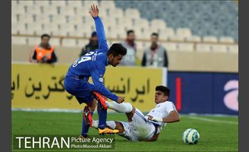 دیدار تیم‌ های فوتبال استقلال تهران و استقلال خوزستان