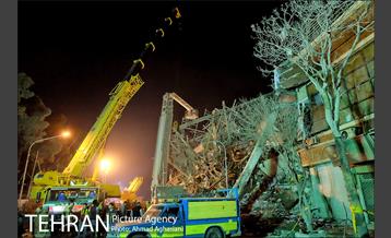 تلاش شبانه برای نجات آتش نشانان بازمانده در پلاسکو 15