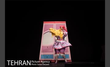 نمایش «شب اسرارآمیز»‎ 12