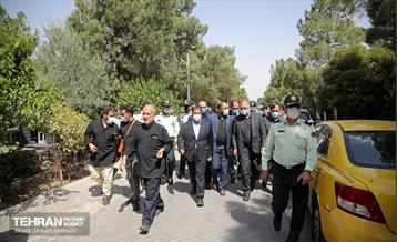 نواخته شدن زنگ دانش آموز شهید در قطعه شهدای گمنام 25