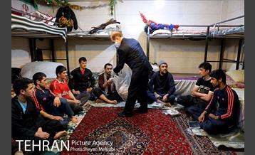 آماده سازی و توزیع 1000 پک افطاری در منطقه 6 32