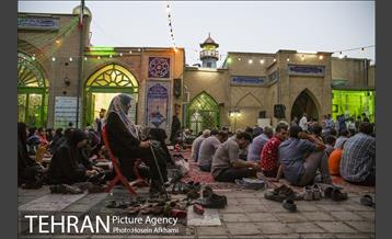 یک لقمه مهربانی در امام زاده علی اکبر 3