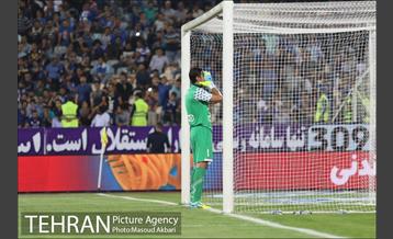 دیدار استقلال و صنعت نفت آبادان در لیگ برتر فوتبال 22