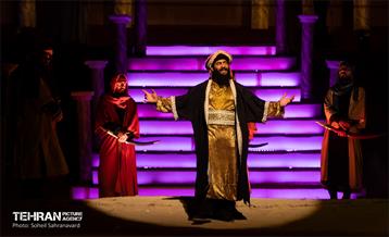 نمایش «تنهاتر از مسیح» 28