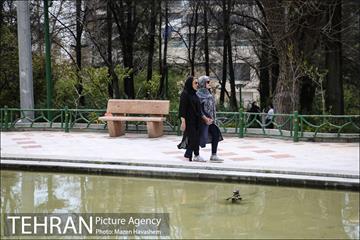 بوستان نیاوران در یک روز آفتابی 2