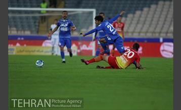 دیدار تیم های فوتبال استقلال و فولاد خوزستان