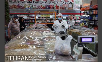 اجرای طرح فاصله گذاری اجتماعی در میدان میوه و تره بار صادقیه 31