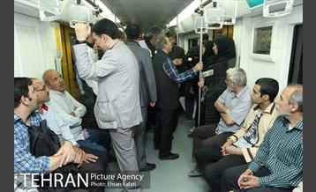 مترو سواری شهردار تهران به مناسبت روز جهانی بدون خودرو 18