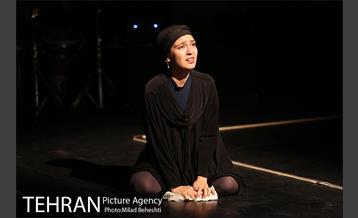 نمایش آندورا‎ 22