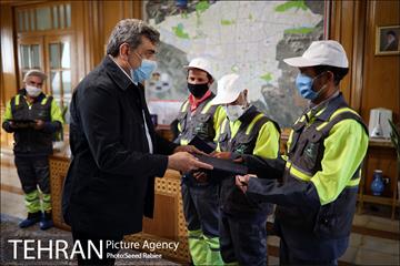 تقدیر شهردار تهران از پاکبانان نمونه شهر 17
