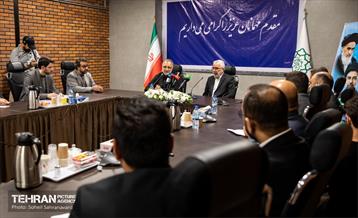 دیدار شهردار تهران با تولیت آستان علوی
