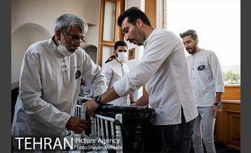 نقاره زنی میلاد امام رضا (ع) در میدان مشق 1