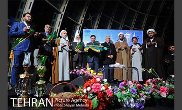 اهتزاز پرچم مسجد جمکران در برج میلاد 29