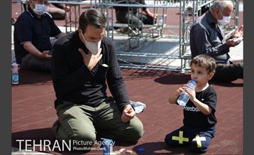 مراسم عزاداری ظهر عاشورا در میدان امام حسین(ع) 8