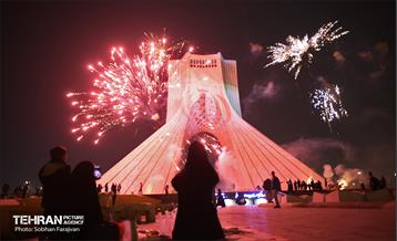 جشن نور پیروزی تیم ملی در میدان آزادی  11