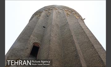 بازدید اعضا شورای شهر تهران از برج طغرل 11