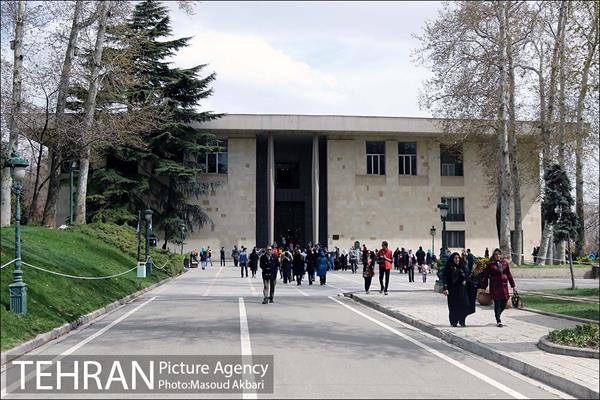 بازدید مسافران نوروزی تهران از کاخ موزه نیاوران‎ 1