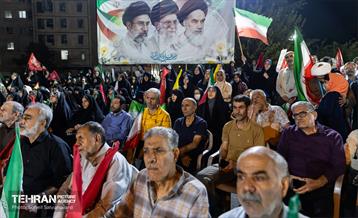 حضور شهردار تهران در تجمع شبانه میدان سما