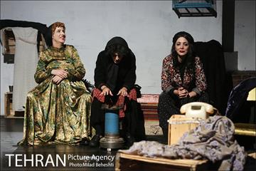 نمایش روز عقیم‎ 30
