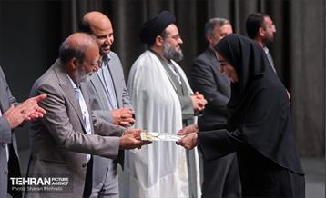 آیین تجلیل از برگزیدگان مناطق 22 گانه 40