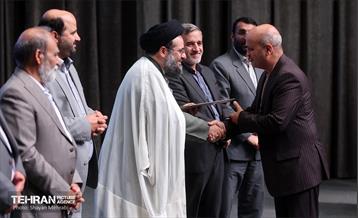 آیین تجلیل از برگزیدگان مناطق 22 گانه 16