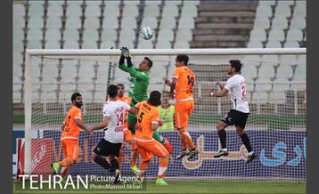 دیدار دو تیم فوتبال سایپا تهران و نفت تهران