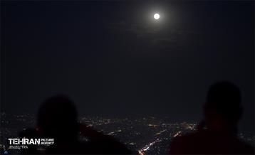 ماه کامل از فراز برج میلاد