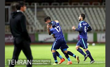 دیدار تیم های فوتبال پیکان و شهر خودرو 17