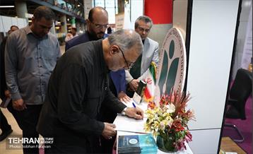 بازدید شهردار تهران از رویداد "اردی‌بهشت کتاب" 7