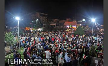 شادی خیابانی مردم بعد از پیروزی تیم ملی ایران 41