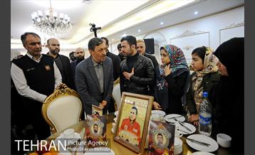 نشست صمیمانه شهردار تهران با خانواده های شهدای آتش نشان و آسیب دیدگان حادثه ساختمان پلاسکو 15