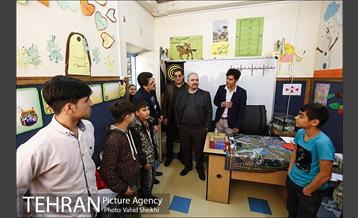 بازدید مدیر کل دفتر شهردار تهران از مدرسه صبح رویش 22