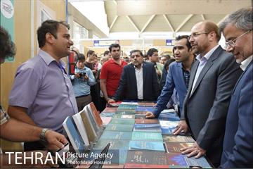 بازدید شهردار تهران از نمایشگاه کتاب در مجموعه شهر آفتاب 12