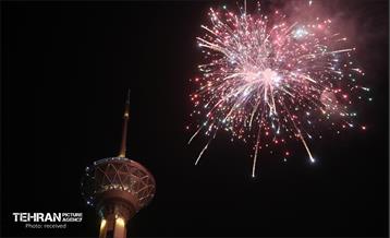 نورافشانی برج میلاد در شب پیروزی انقلاب اسلامی 11